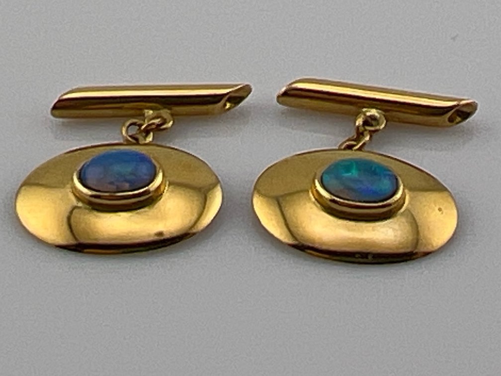 18kt opal cuff links