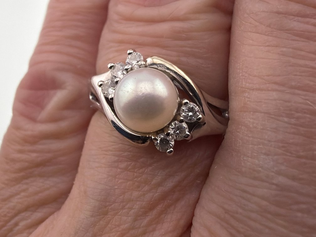 14kt 6mm pearl, diamond ring