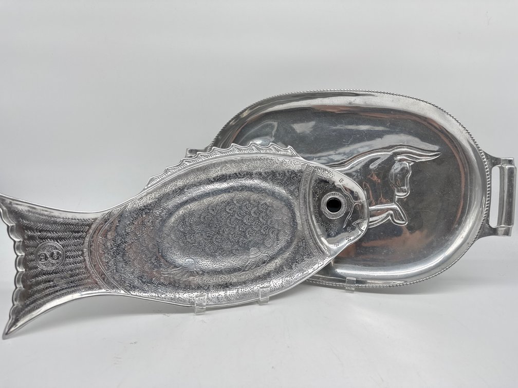 Aluminum serving trays
