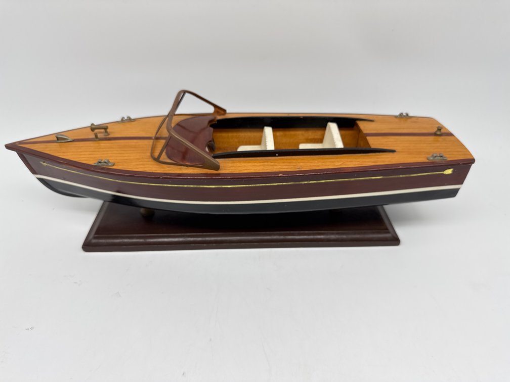 Chris Craft model boat