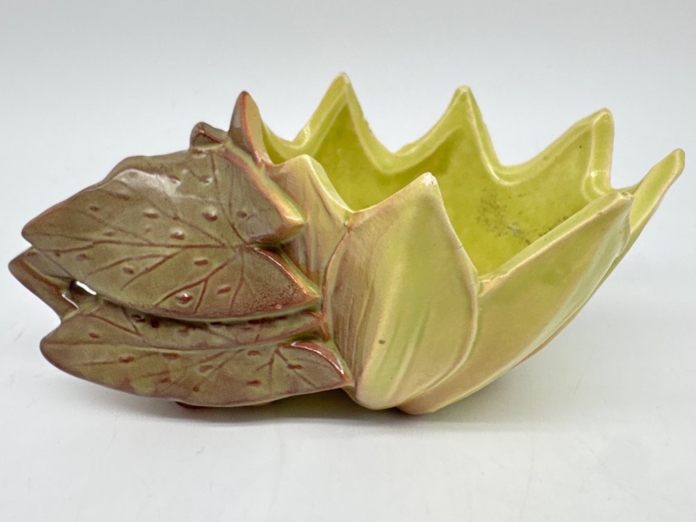 McCoy water lily planter
