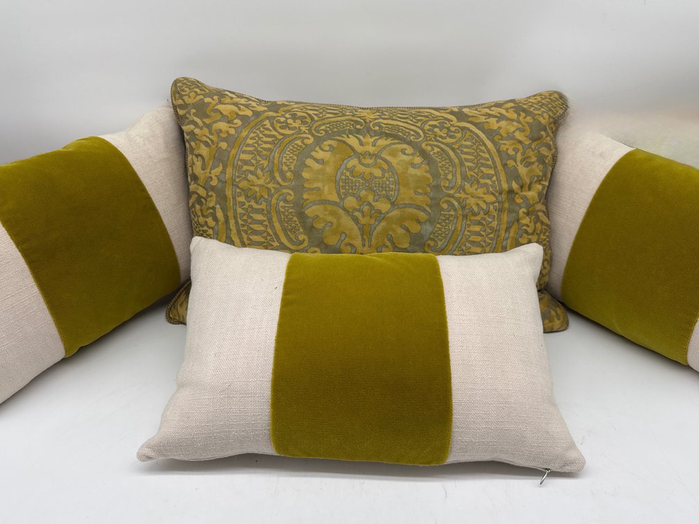 Suite of citron designer pillows (5)