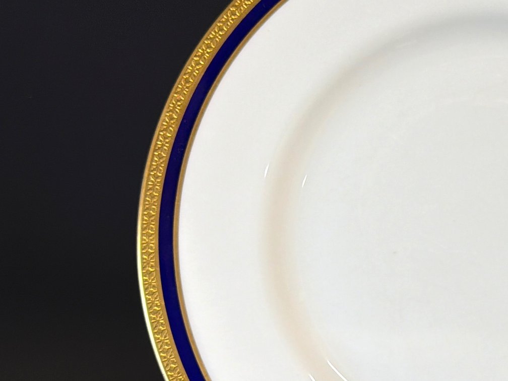 Exquisite set of Coalport "Elite Royale" pattern china for 12