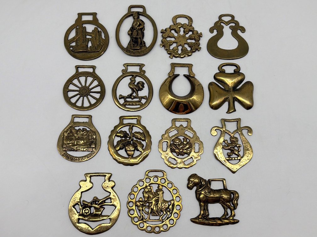 Nice collection of vintage horse brasses