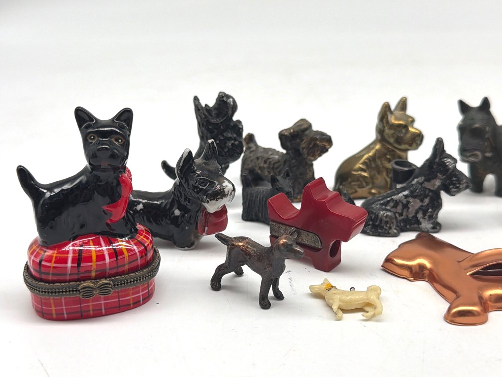 Miniature Scottie figurines