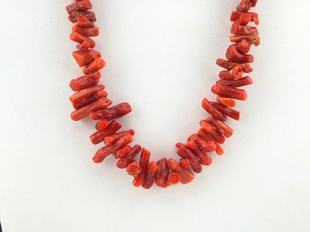 14kt antique coral necklace