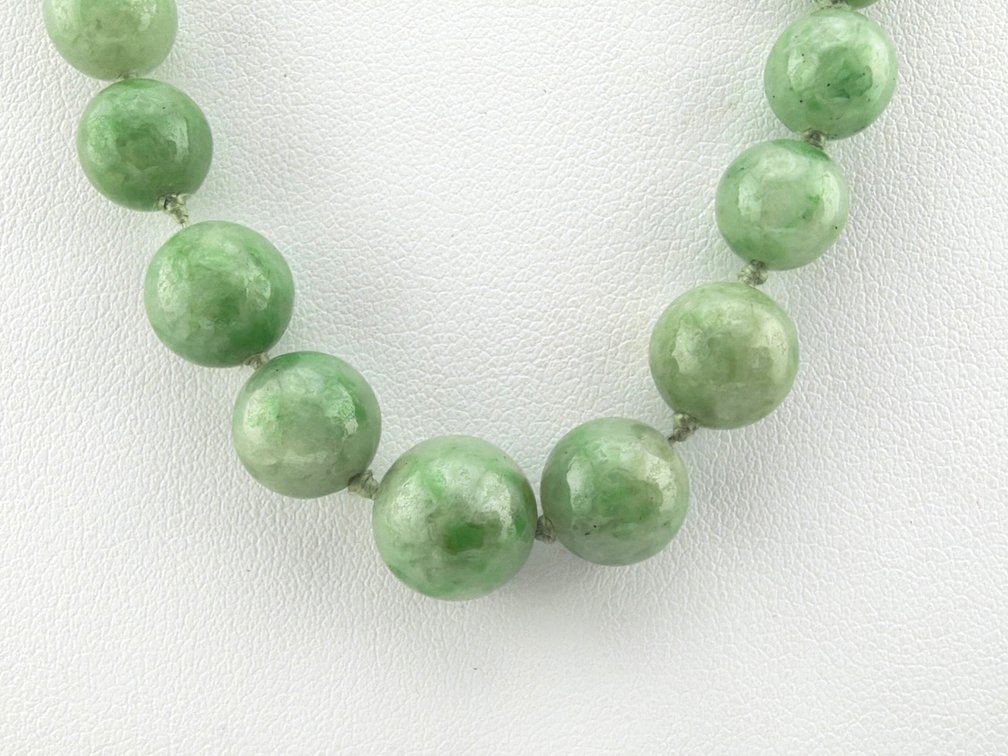 14kt polished jade necklace