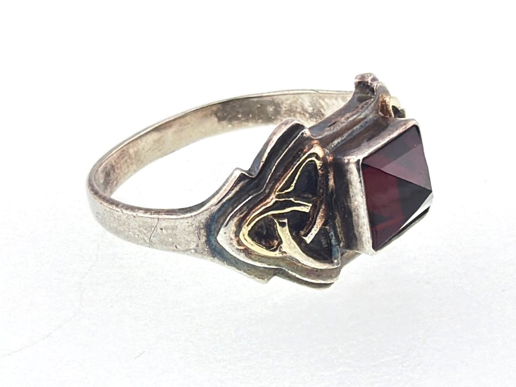 14kt, sterling and garnet ring