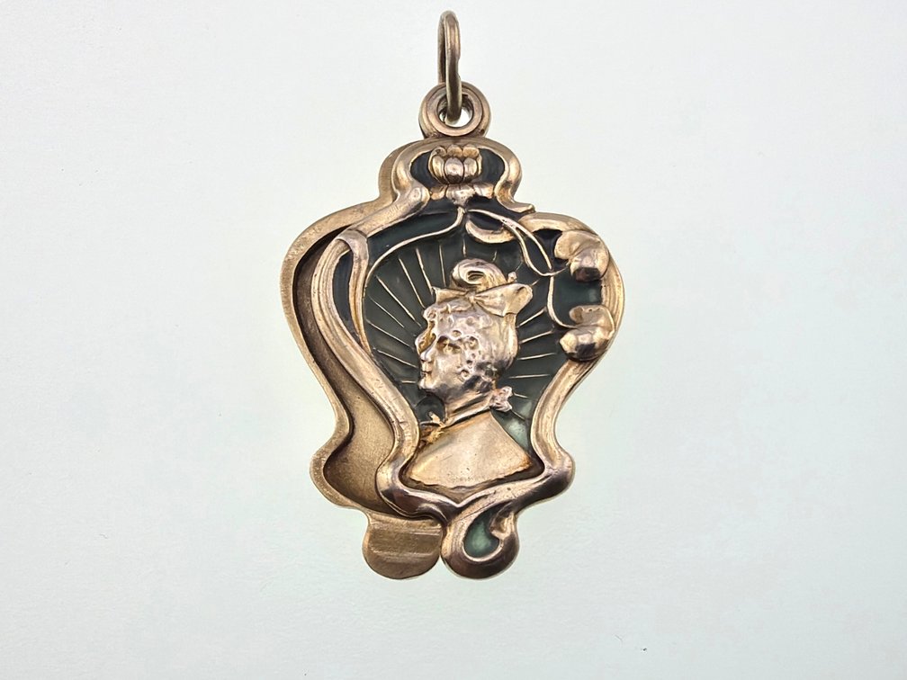 Art Nouveau vermeil locket/pendant