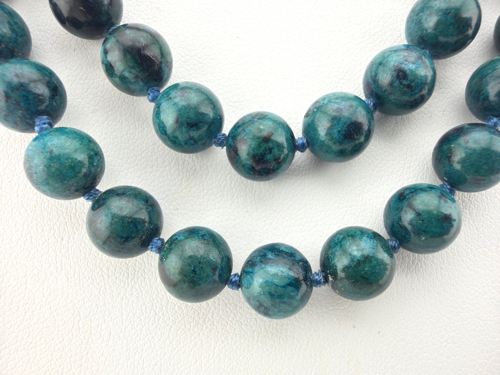 Hand knotted polished blue/green Apatite gemstone necklace; 31"L