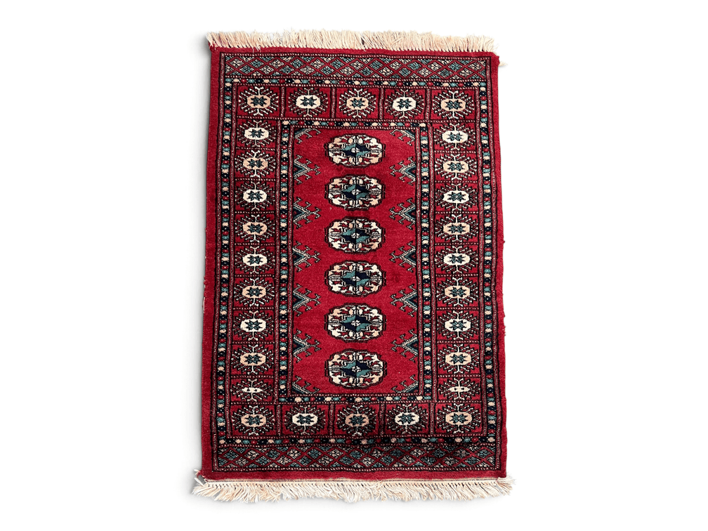 Wool Bokhara scatter rug; 40" x 25.75"