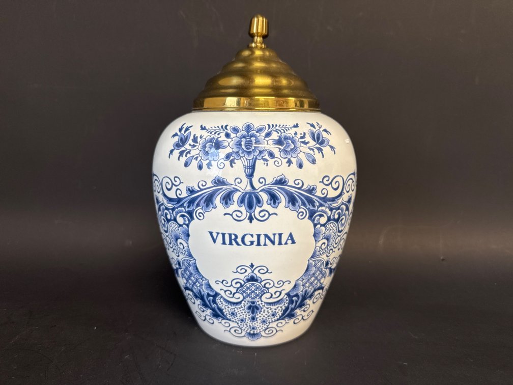 Delft Virginia tobacco jar with brass lid