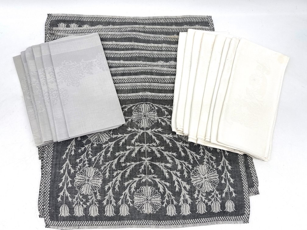 Irish linen placemats and linen dinner napkins