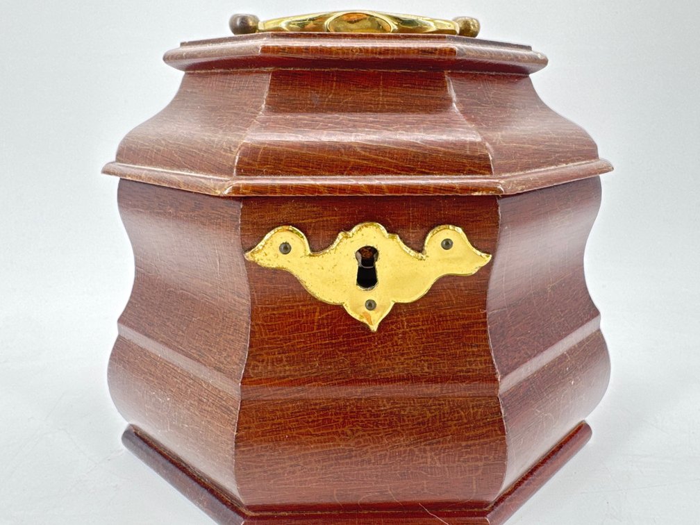 Mahogany VMC for Williamsburg tea caddy with key