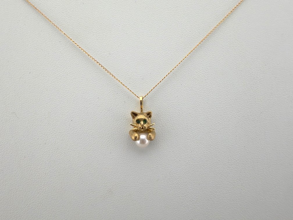 14kt necklace with cat and pearl pendant