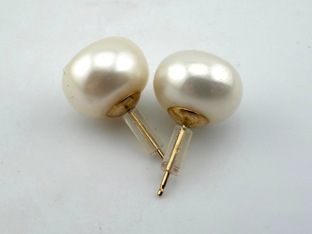 14kt button pearl stud earrings