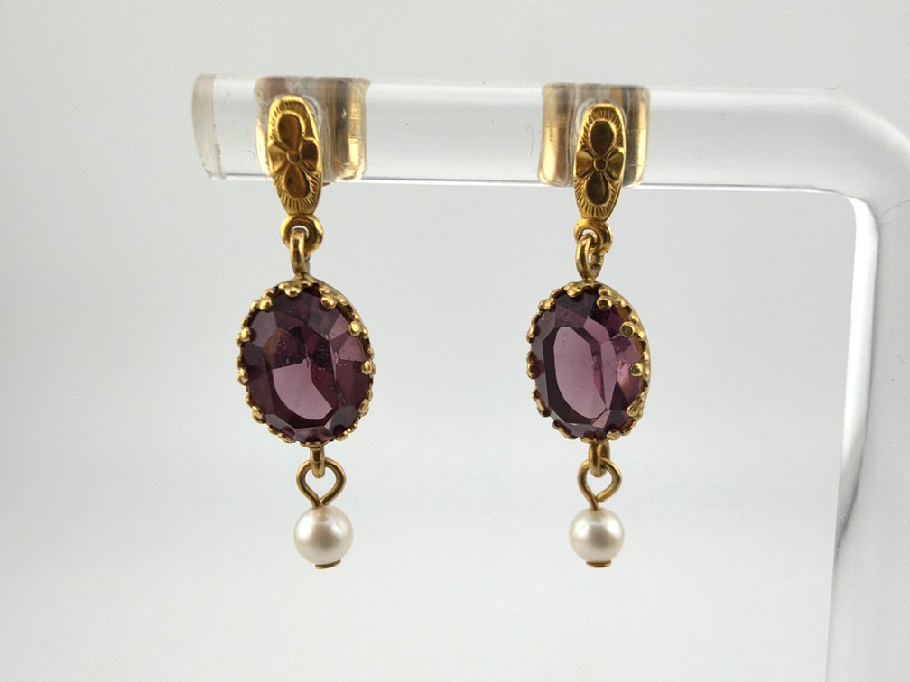 14kt Victorian oval amethyst with dangle pearl earrings