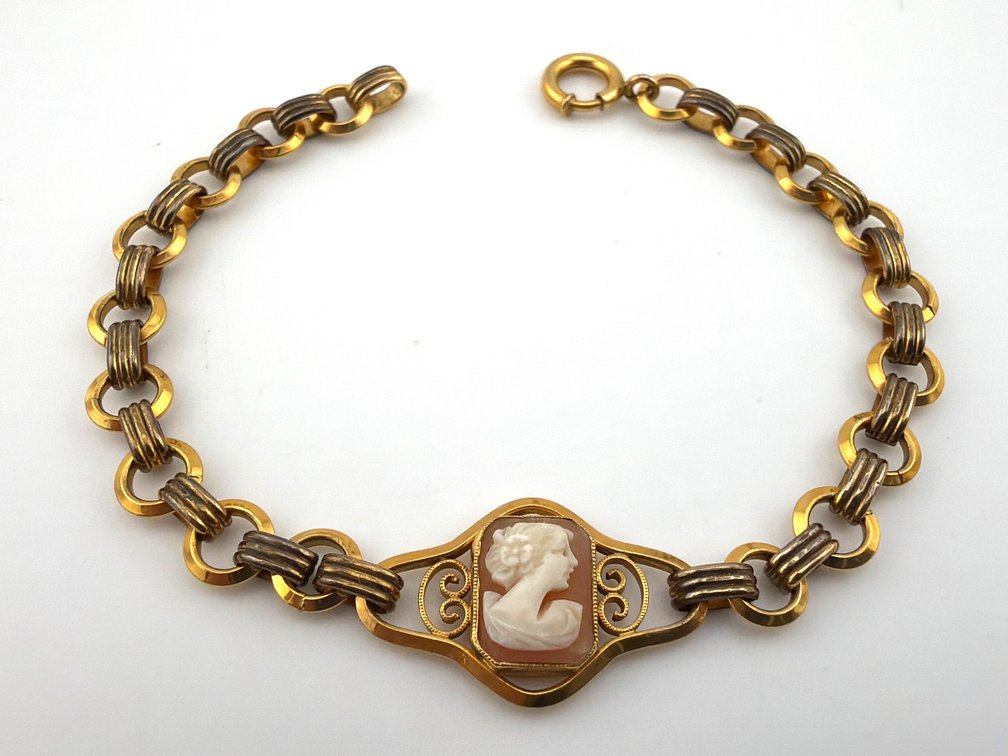 Antique cameo carved conch shell gold filled link bracelet