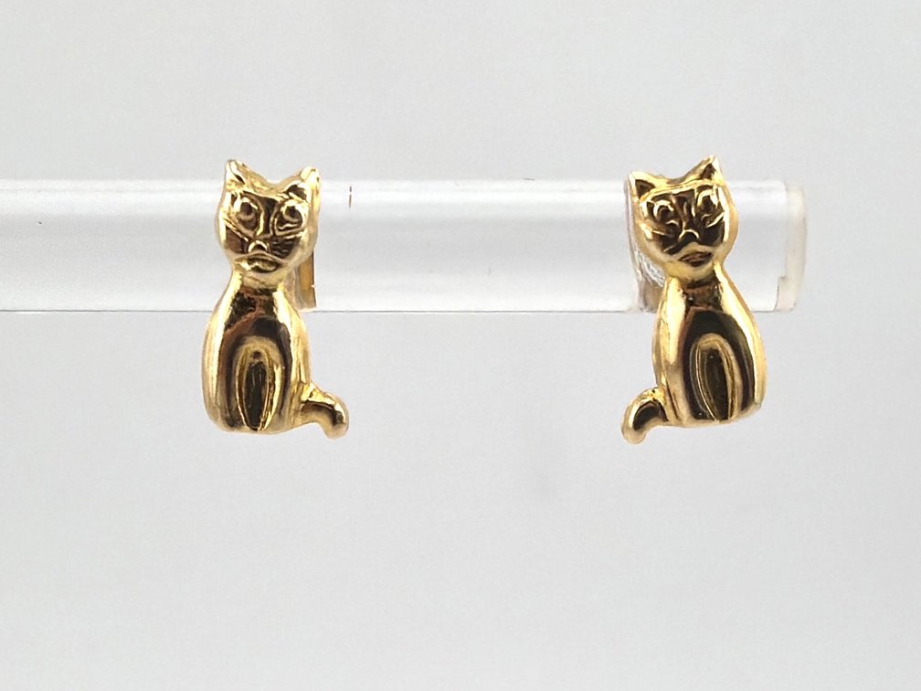 14kt cat design earrings