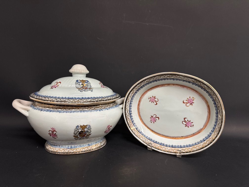 Chinese Export style soup tureen with under tray