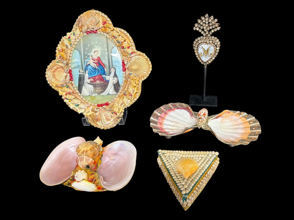 Treasure chest of sea shell art objects