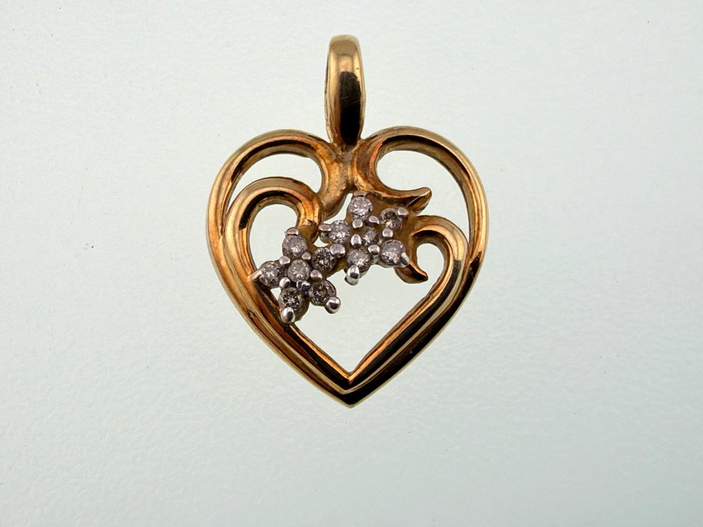 10kt, diamond heart pendant