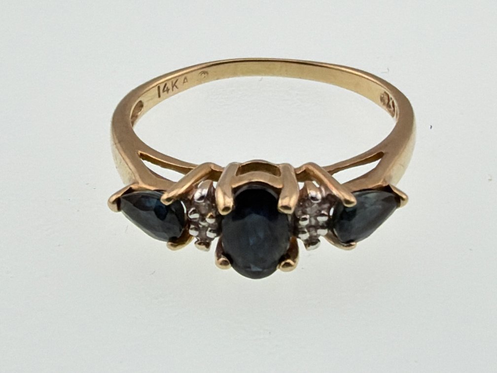 14kt sapphire, diamond ring