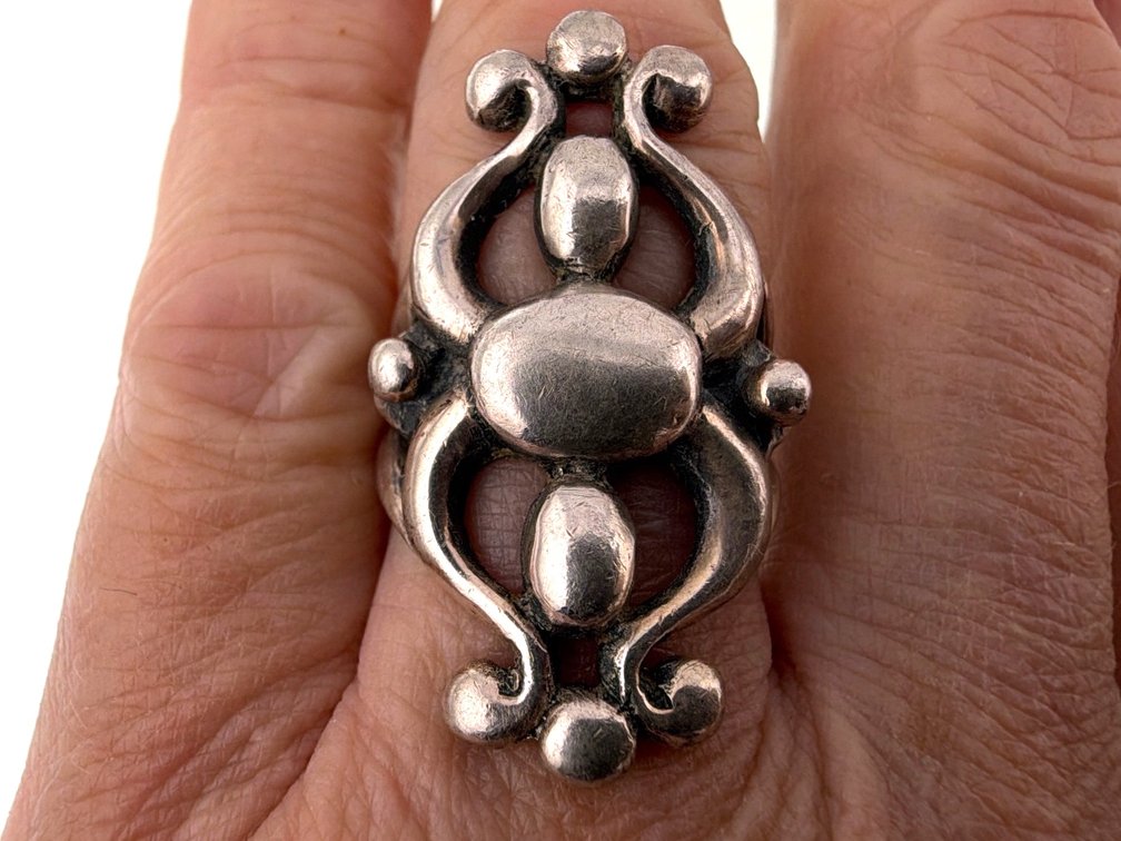 James Avery signed "Glorietta" sterling ring