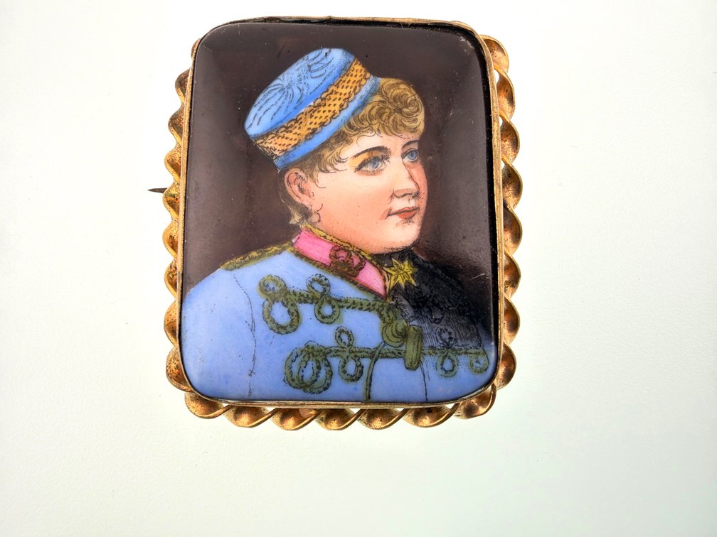 GF ceramic portrait brooch