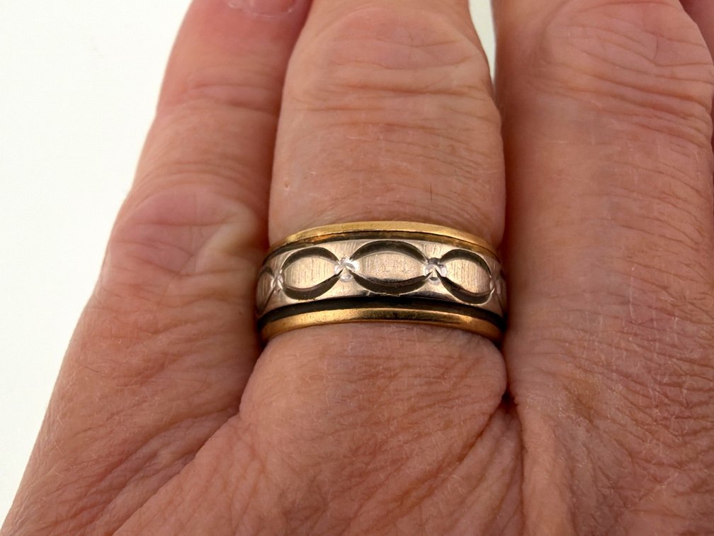 14kt two tone wide etched band