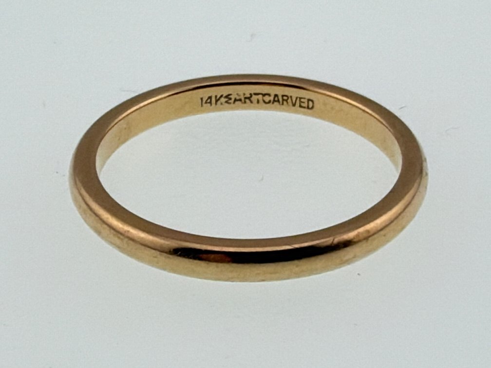 Art Carved 14kt wedding band