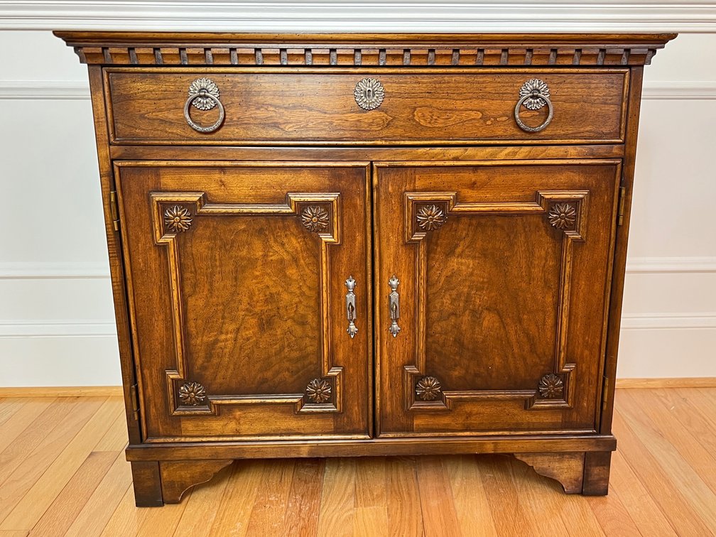 Hickory Chair server DR