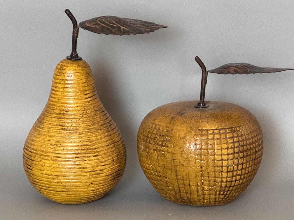 Pair of decorative carved faux pair and apple with metal stems and leaves FR