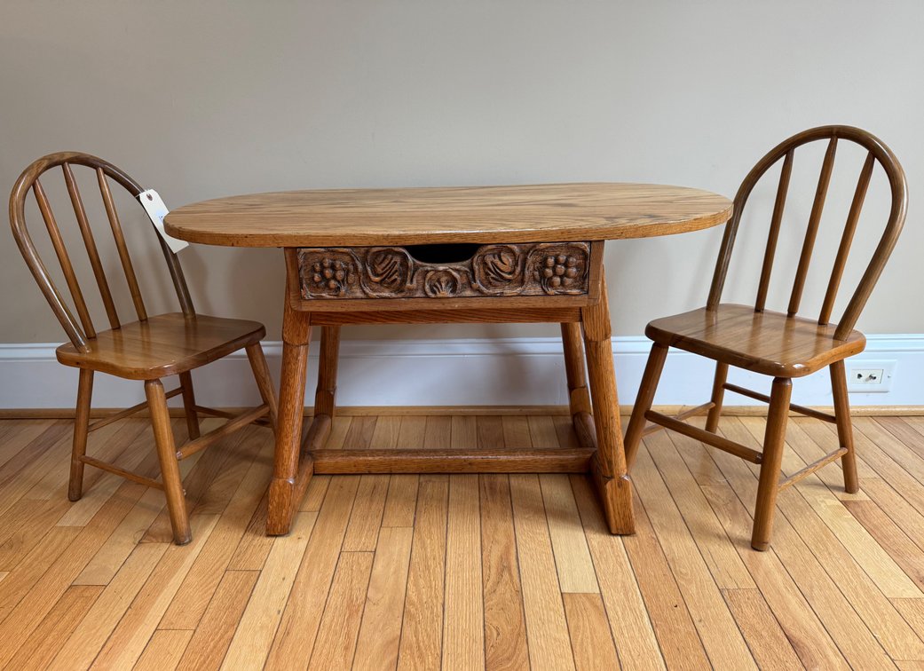 Children’s oak table and 2 chairs FR