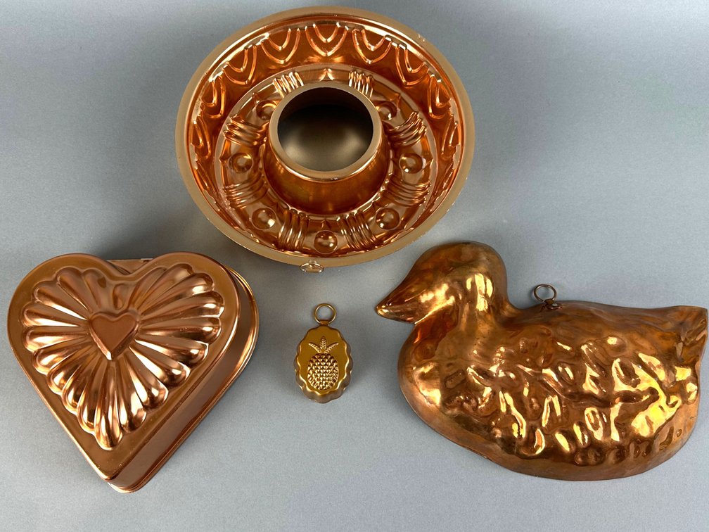 Lot of copper cake molds K