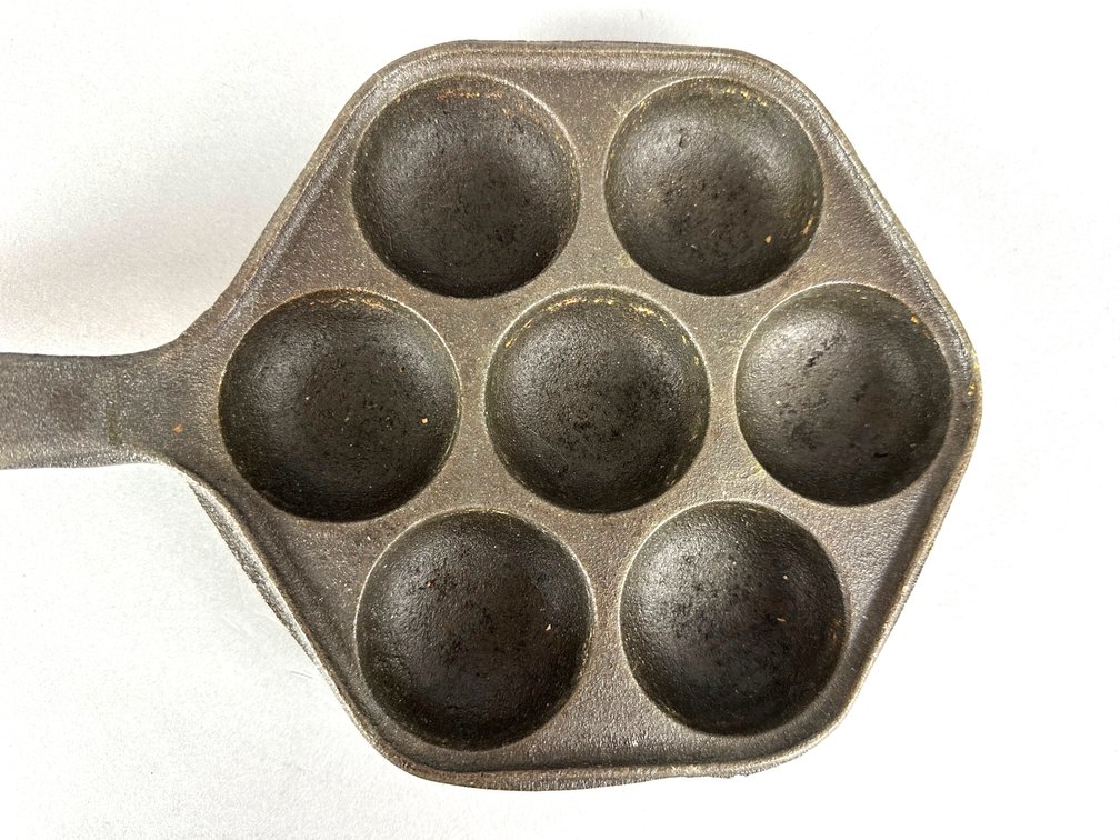 Cast iron egg poaching pan K