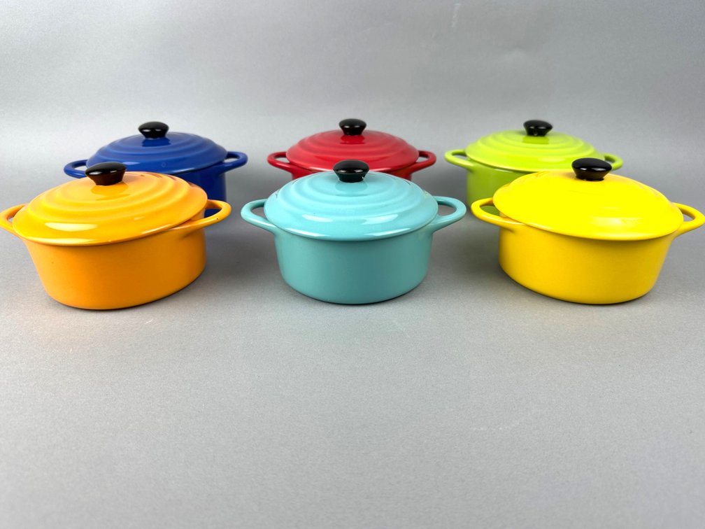 Creative Co-Op stoneware mini-bakers with lids K