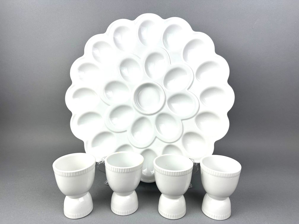 Egg themed serving lot K