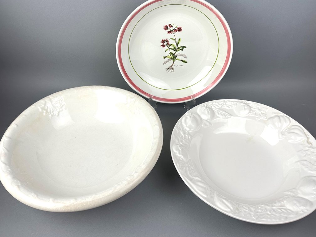 Trio of large ceramic serving bowls K