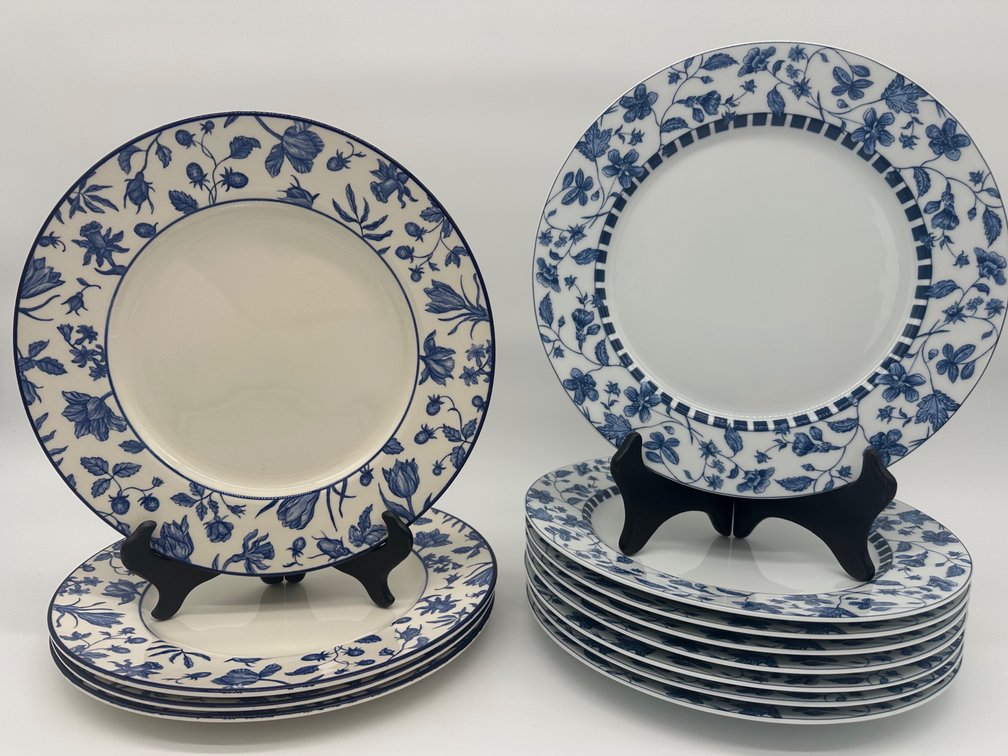 Blue and white dinner plate assortment K