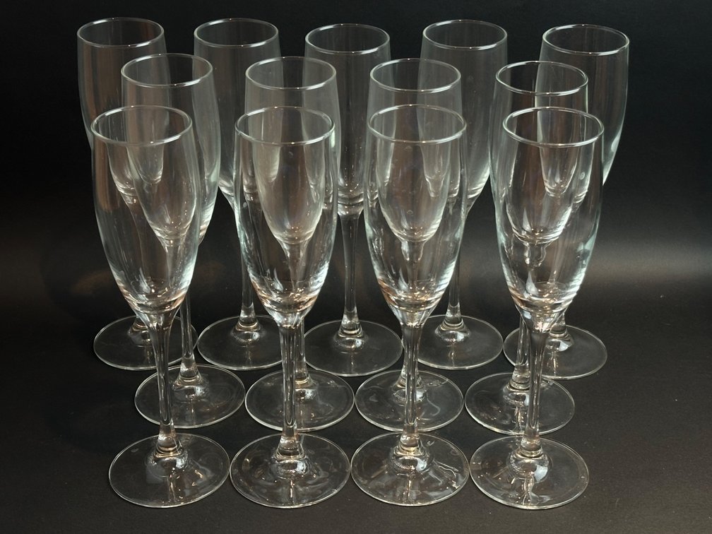 Luminarc France set of 13 champagne flutes K