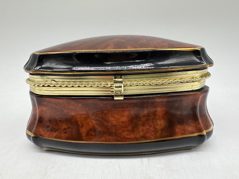 Porcelain faux burl wood, gilt box