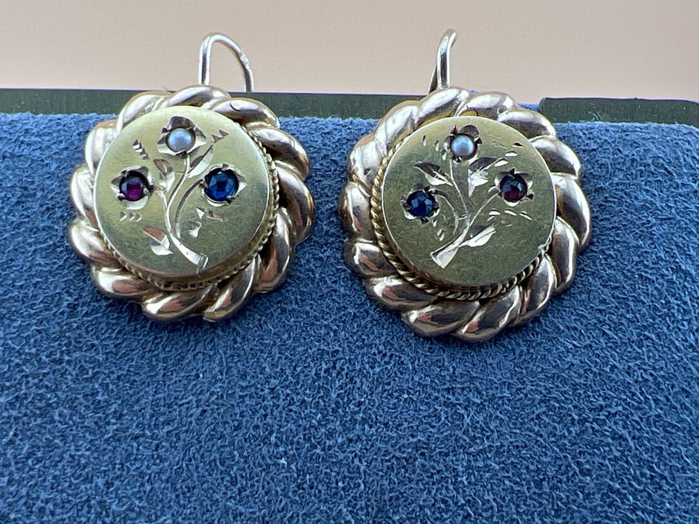 Marked 730 hallmarked pair of earrings with seed pearls and garnets; BX