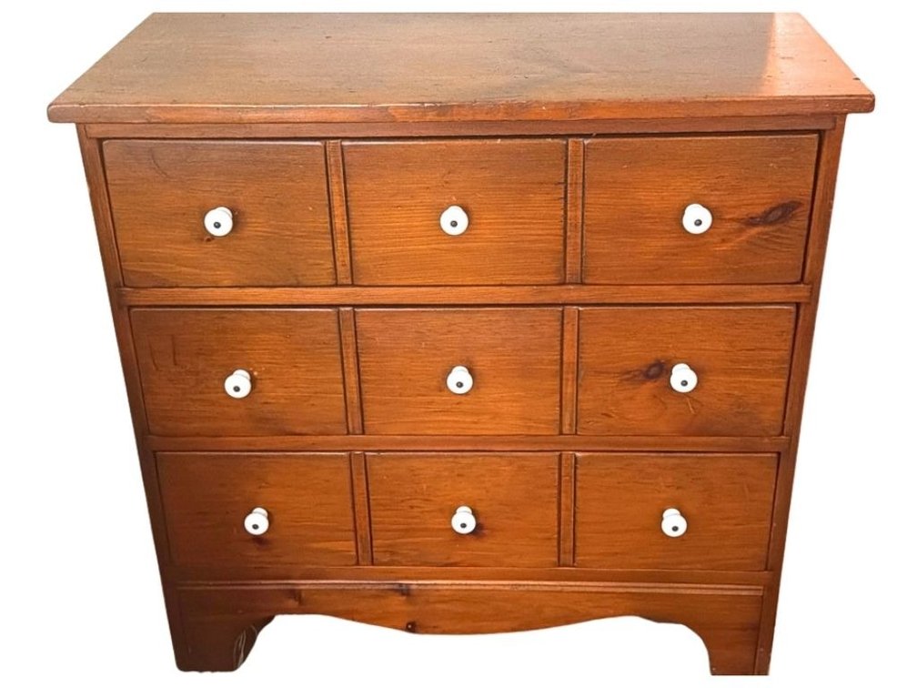 Habersham style three drawer pine chest; DEN