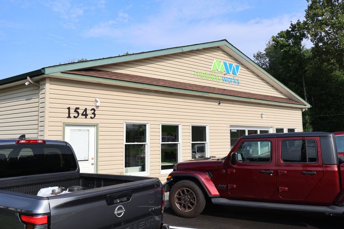 Image for Well Maintained 2,000 +/- SF Stand Alone Building with Great Exposure in West Deptford