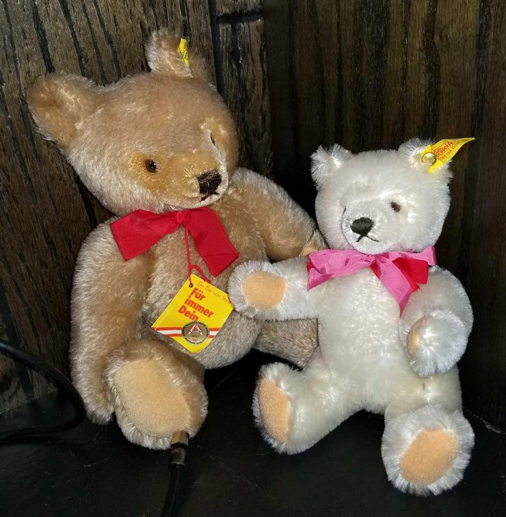 Image for Alderfer Online - Expansive Estate of Artist & Lifetime Collector Includes Hand Painted Furnishings, Artwork, Dolls, Primitives, Candy Molds, Pewter, Cast Iron, Wood Carvings, Handbags, All-Clad & More - Douglassville, PA: Closing 11-4-18