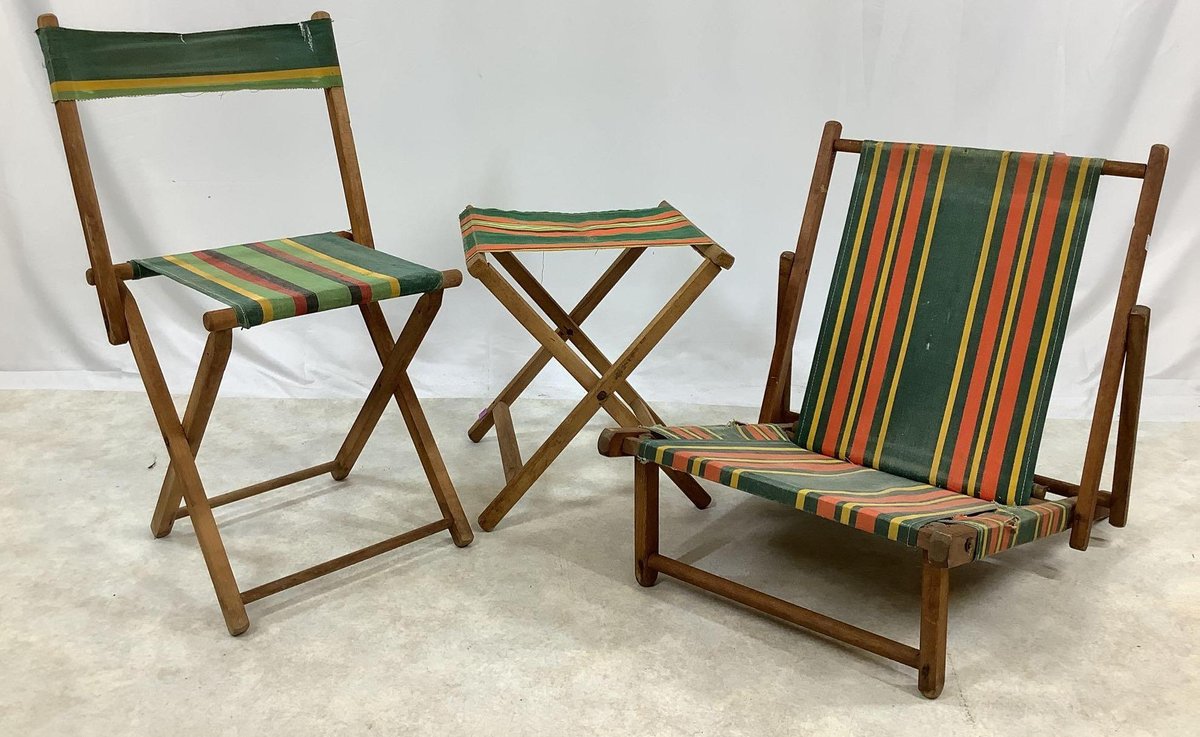Complementing Vintage Folding Chairs 