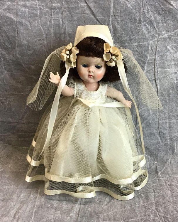 VOGUE GINNY PLW DOLL