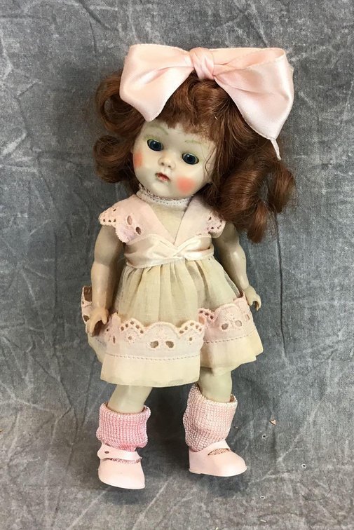 VOGUE GINNY PL STRUNG DOLL.