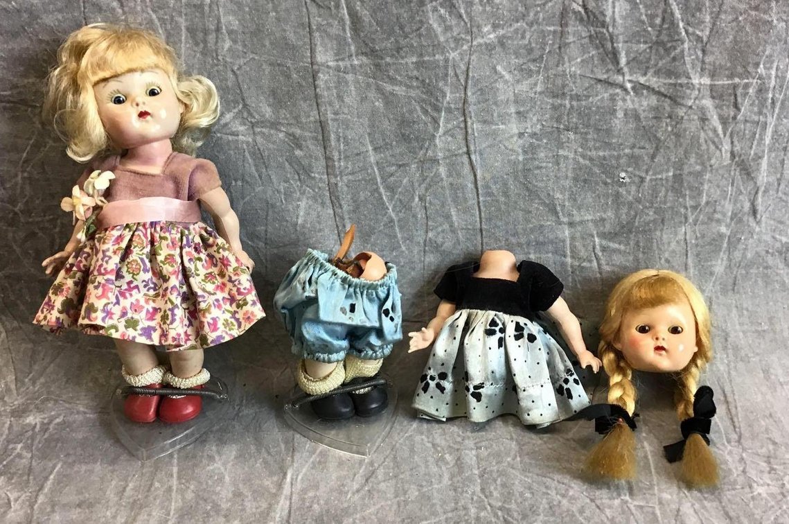 (2) VOGUE GINNY PL STRUNG DOLLS.
